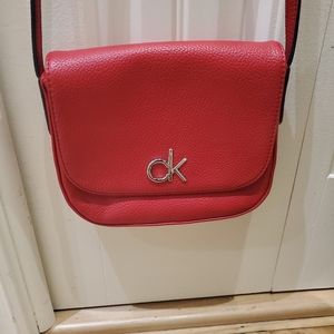 CALVIN KLEIN - Red leather crossbody bag